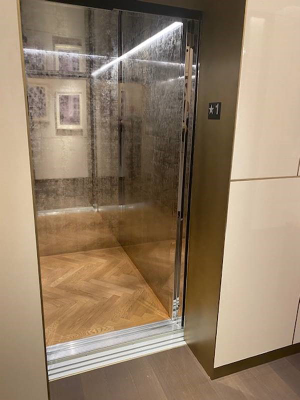 LULA Elevator - Frosted Interior